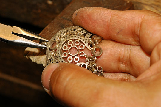 craftsman making gold jewelry